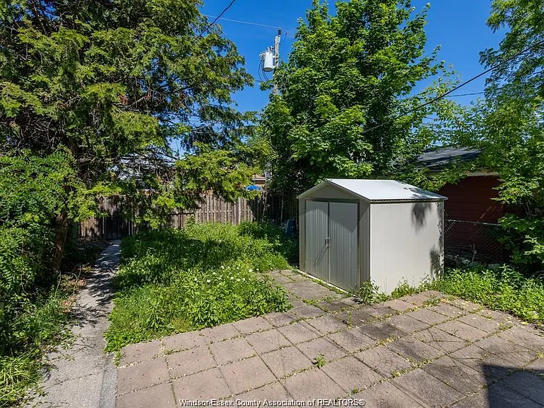 1630 Marentette Ave — Photo 19