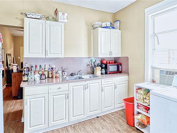 3rd image of 611-13 Richard St
