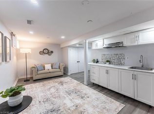 899 Stone Church Rd E #4, Hamilton, ON L8W 1B2