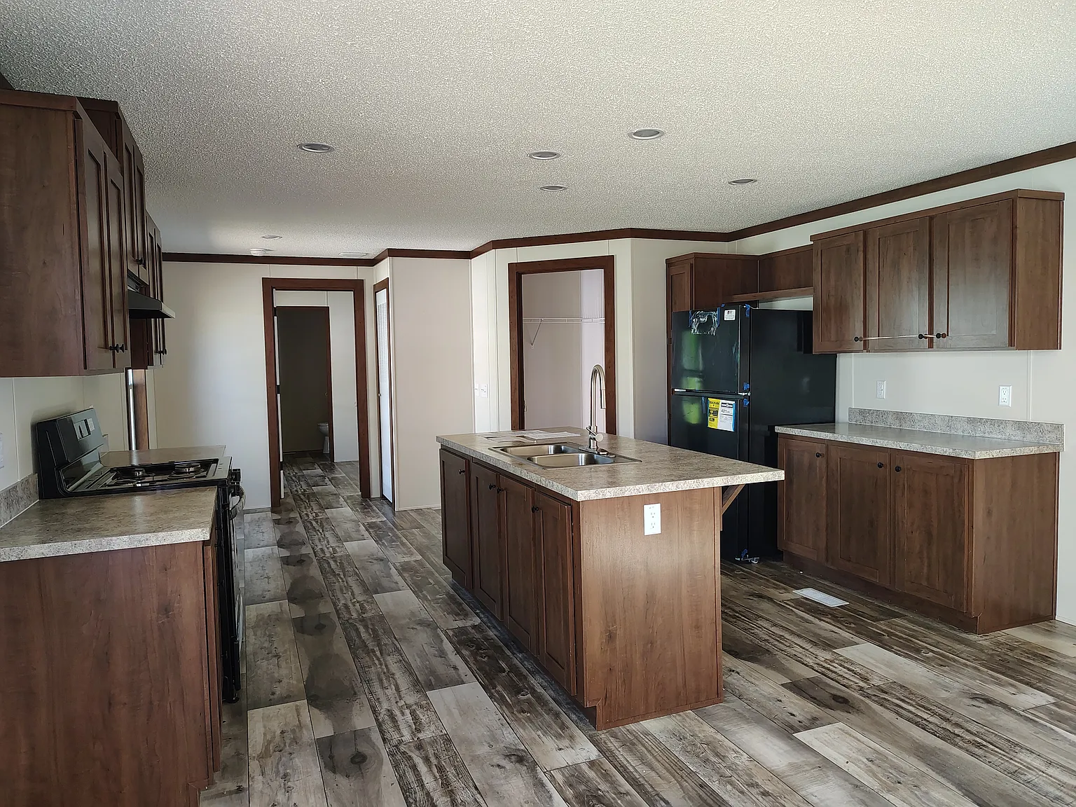 3 bed, 900 sqft, $1,195 — Photo 1