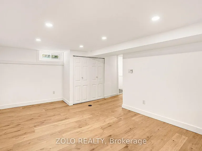 392 Piccadilly Ave N — Photo 34