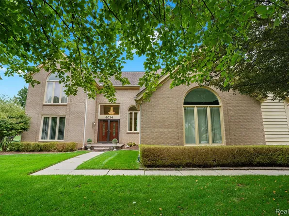 6034 Beachwood Dr, West Bloomfield, MI 48324