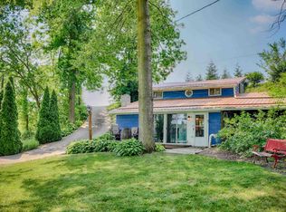 9106 N Steinbarger Lake Dr, Wawaka, IN