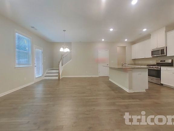 3rd image of 305 Knowles Pl