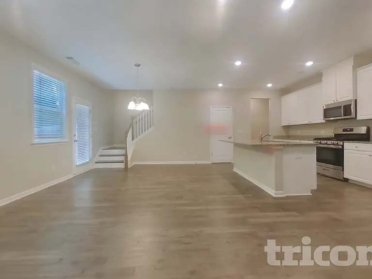 305 Knowles Pl — Photo 3