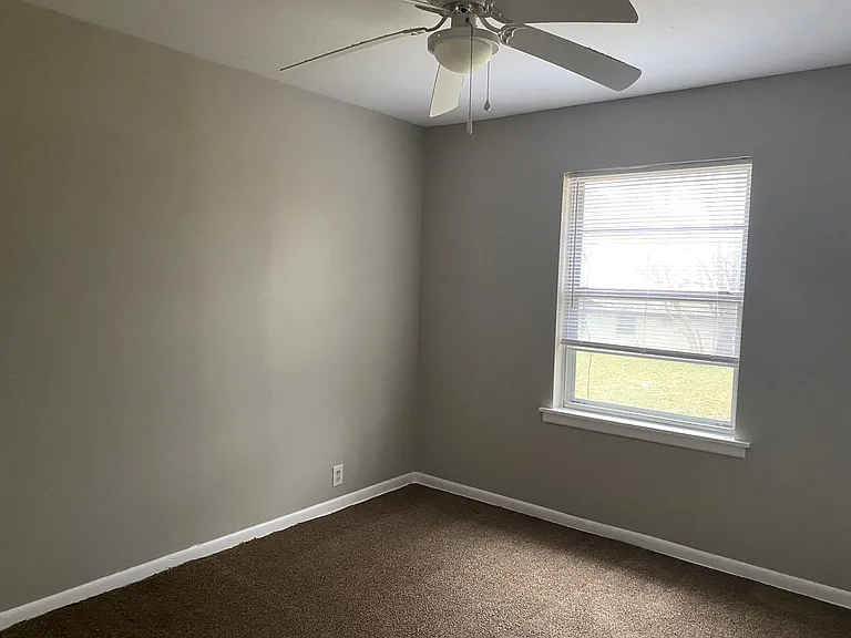 1211 Blanton Pl — Photo 4