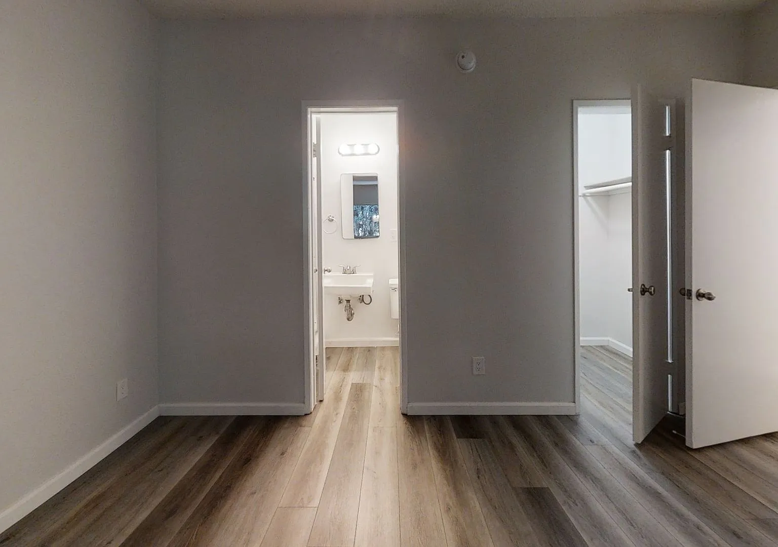 11958 Mayfield Ave — Photo 4