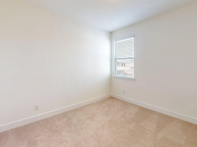 7033 Lathrop Ln — Photo 4