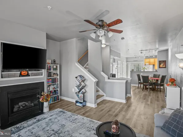 42455 Hollyhock Ter, Ashburn, VA 20148