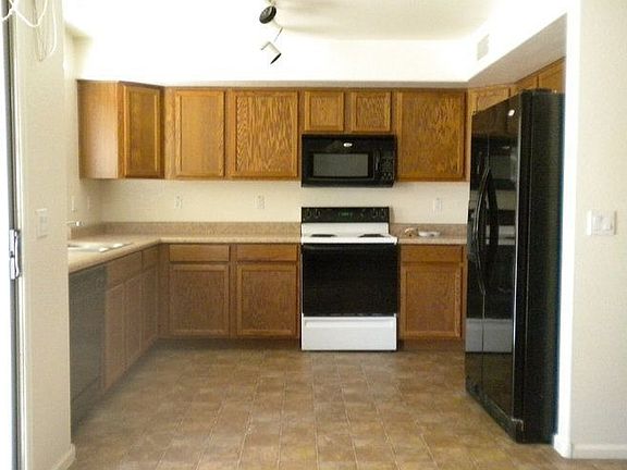 4th image of 1035 E Saddle Way