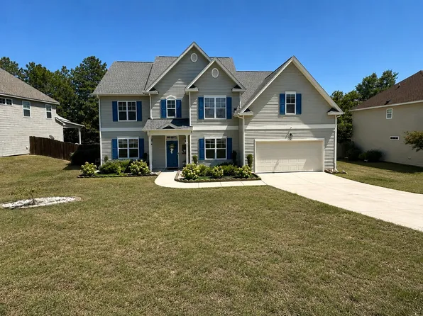 481 Highgrove Dr, Spring Lake, NC 28390