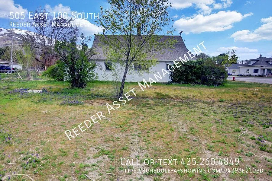 Perfect 3 Bedroom 1 Bathroom Single Family Home — Photo 2