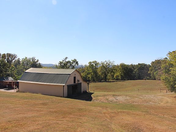3rd image of 4269 Warren Rd