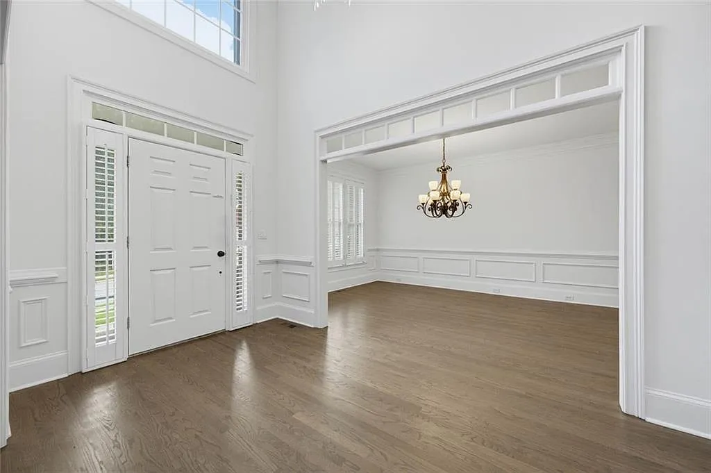 6 bed, 5.0 bath, 6010 sqft, $4,995 — Photo 4
