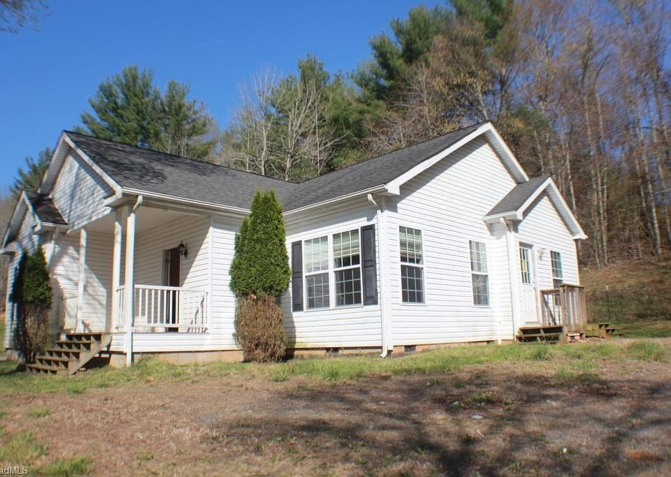 1st image of 211 Live Oak Ln