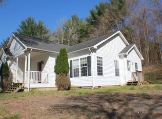 211 Live Oak Ln, Galax, VA 24333