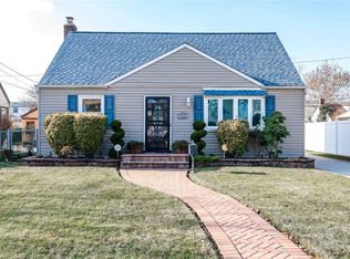 772 Park Ave, Uniondale, NY 11553