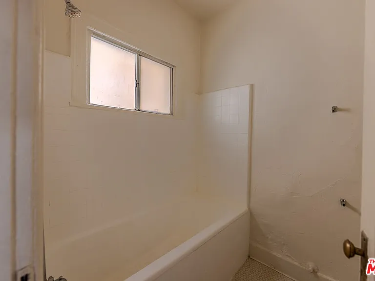 946 S Burlington Ave #212 — Photo 10
