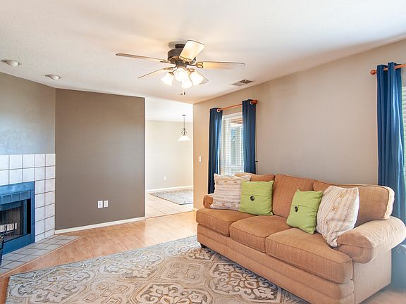 3rd image of 6932 White Pine Pl NE