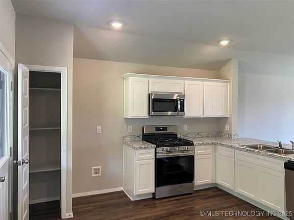 5th image of 16432 S 85th Ave E