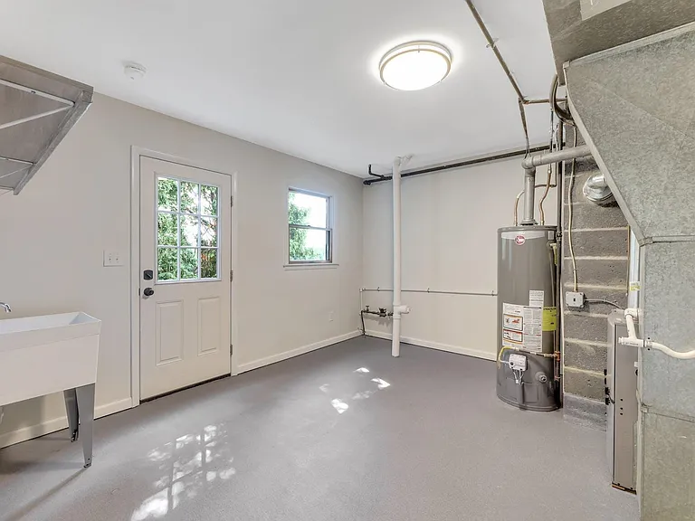192 Maywood Ave — Photo 15