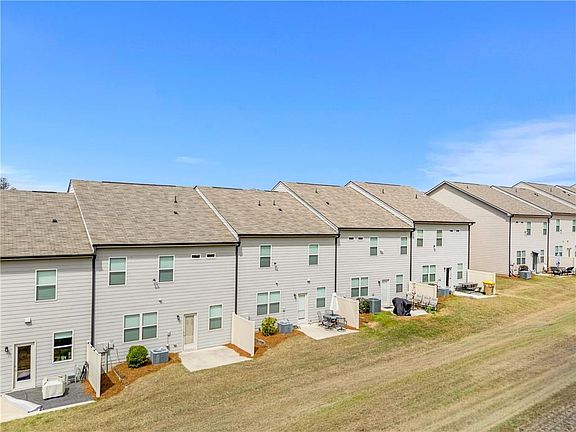 4th image of 2537 Pearl Ridge Trce