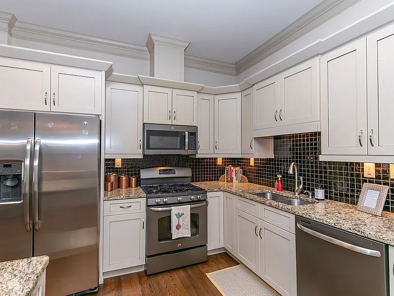 1084 Sanders Ave SE — Photo 9