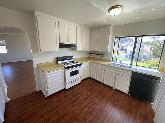 3rd image of 4304 Avenida Lorenzo APT D