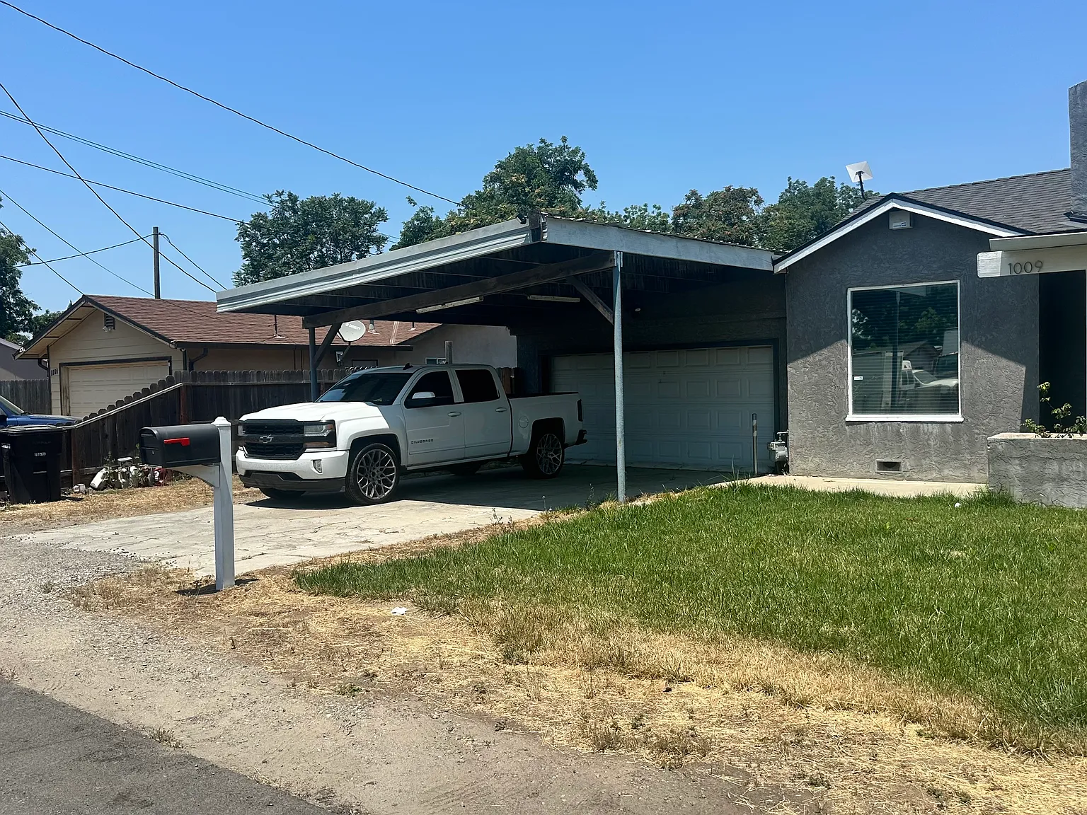 1009 Florence Ave — Photo 2