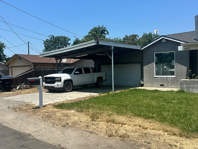 1009 Florence Ave — Photo 2