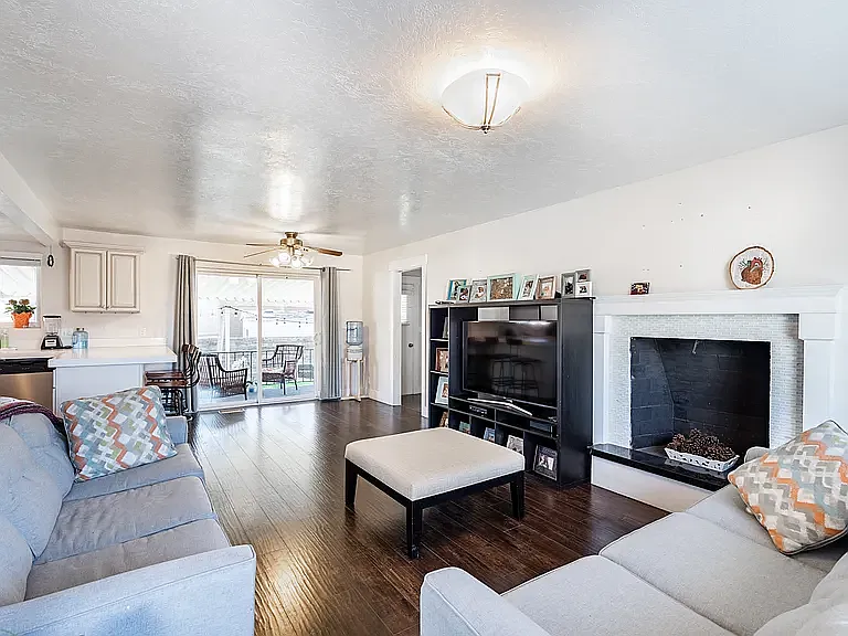 2063 E Kane Cir — Photo 18