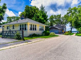 35 Arlington Rd, Fox Lake, IL 60020