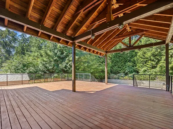 1562 Bramble Ln, Coquitlam, BC V3E 2T3