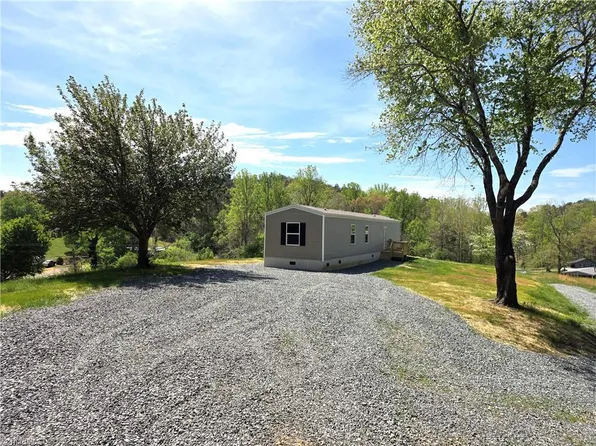 2195 Lynchburg Rd, Westfield, NC 27053