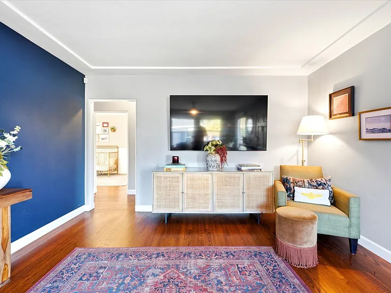 4526 Euclid Ave — Photo 5