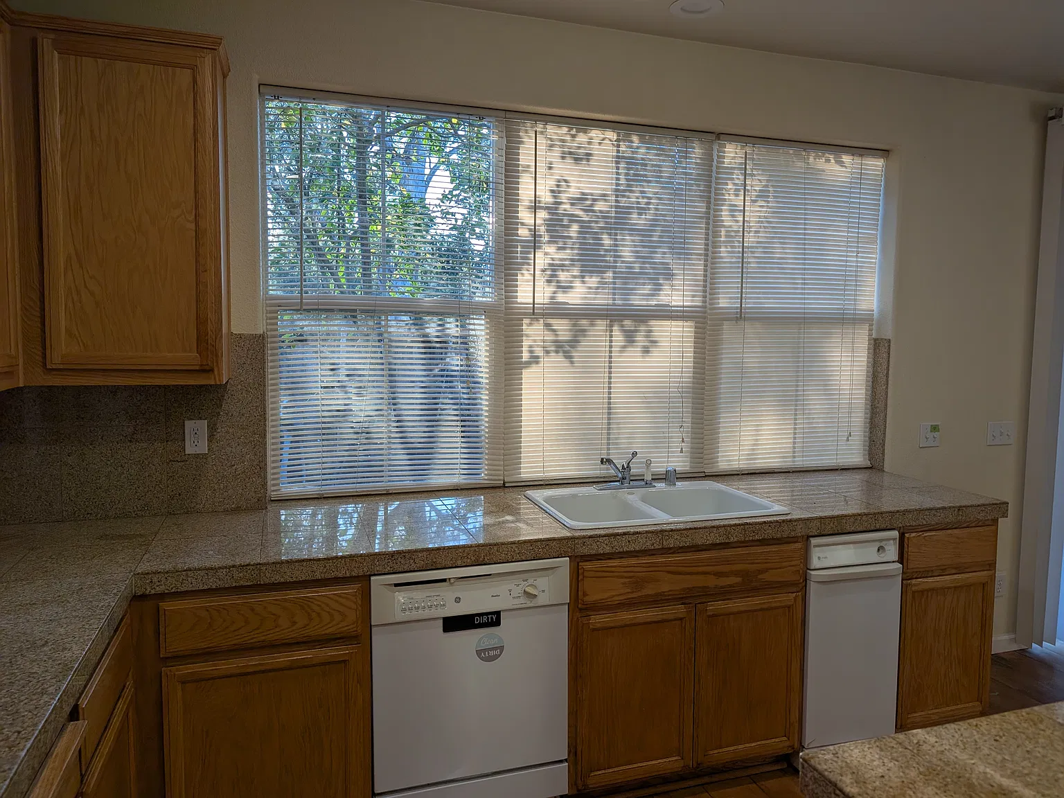 4 bed, 2.5 bath, $3,500 — Photo 4