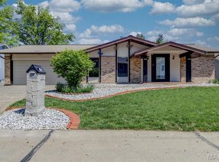 30 Gateswood Dr, Saint Peters, MO 63376