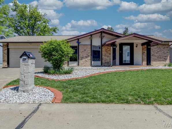 30 Gateswood Dr, Saint Peters, MO 63376