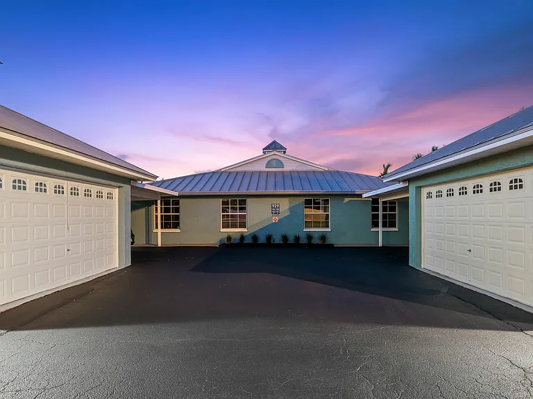 Car Garages Included with 2/2 Villa