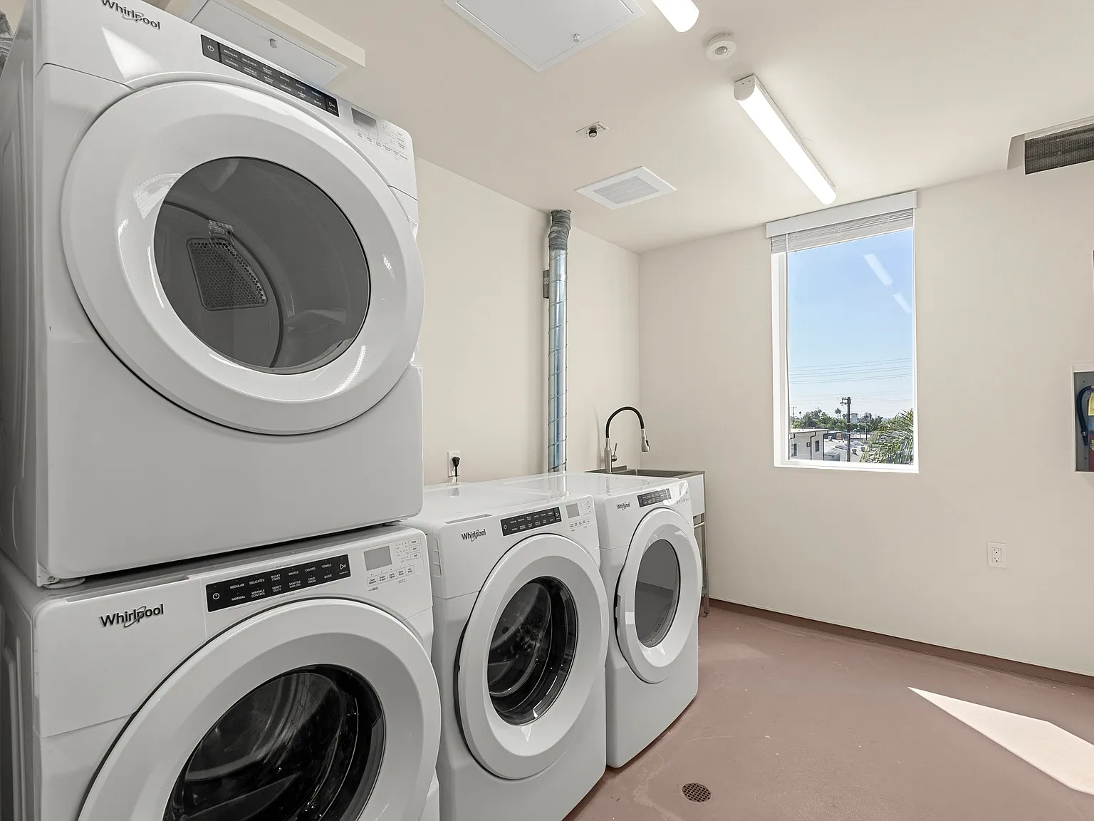 1 bed, 450 sqft, $2,400 — Photo 2