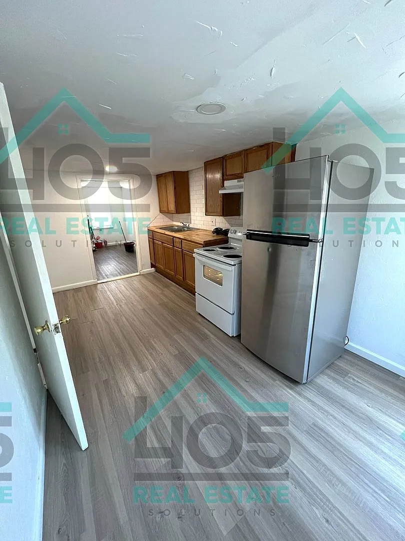 2125 SW 26th St. — Photo 1