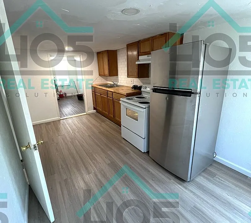2125 SW 26th St.