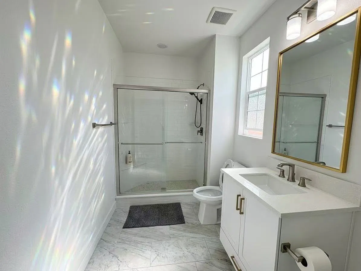 5 bed, 3923 sqft, $1,800 — Photo 3