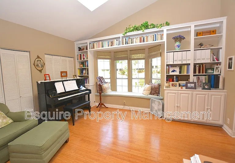 3104 Charlotte St — Photo 10