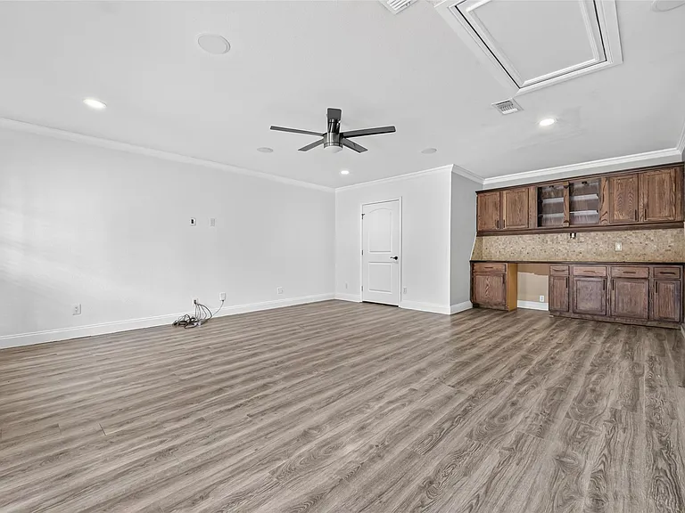 7713 Yoe St — Photo 4