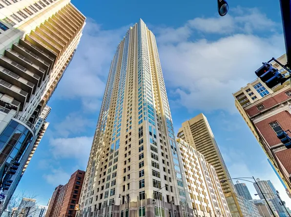 33 W Ontario St APT 40B, Chicago, IL 60654