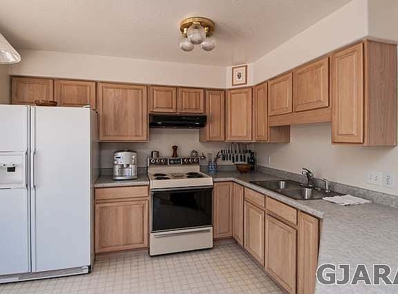 3rd image of 266 E Hanover Cir