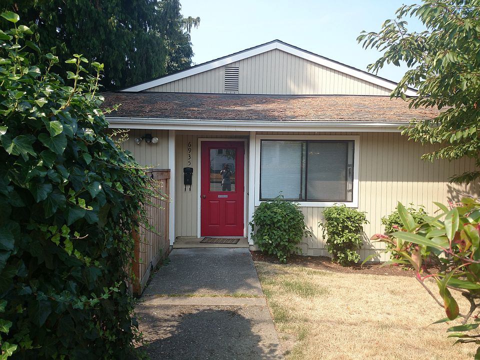 2nd image of 6935 Fauntleroy Way SW