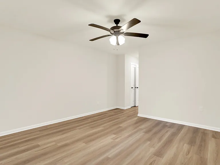 4489 Beacon Hill Dr — Photo 6