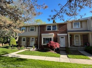 1622 Brentwood Dr, Troy, MI 48098